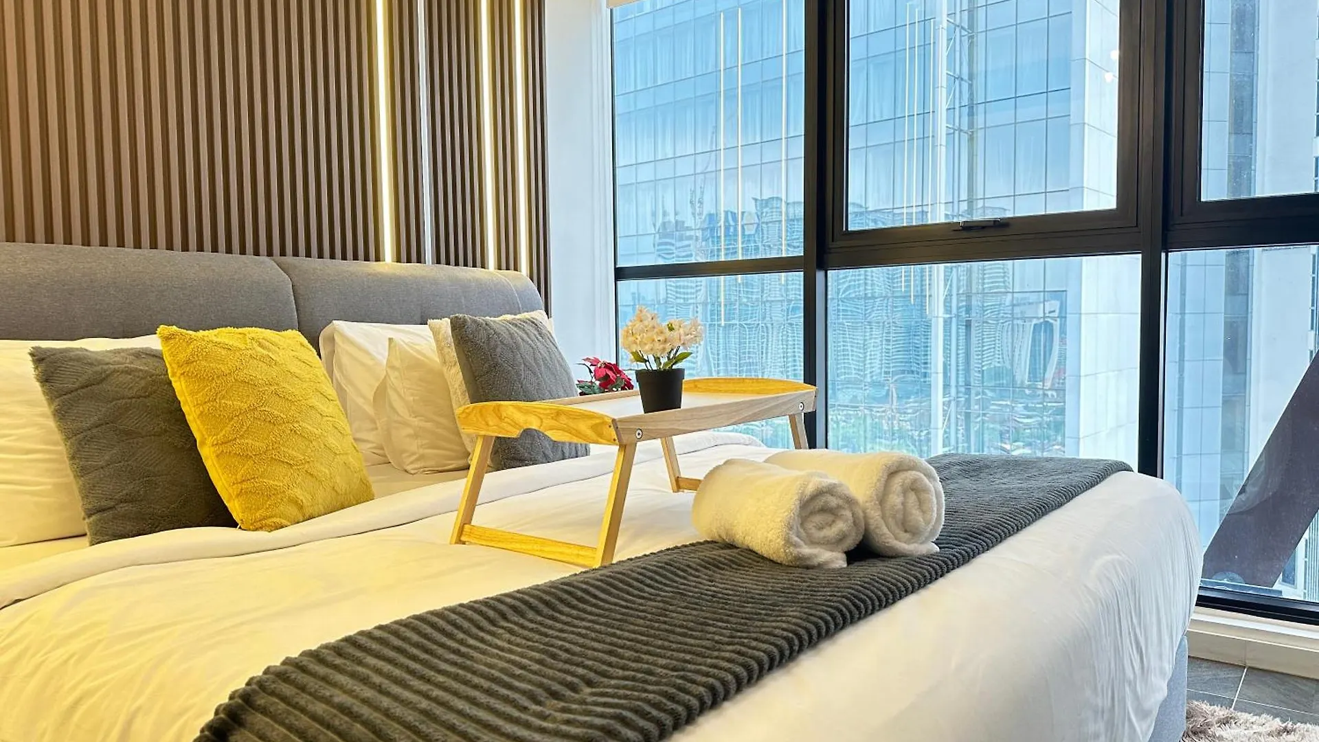 Scarletz Suites Klcc Twin Tower By Purple Orchid Kuala Lumpur